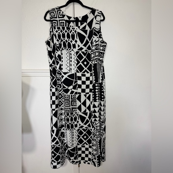 enywear enytime Dresses & Skirts - Enywear Enytime Geometric Black and White Midi Dress size 18
